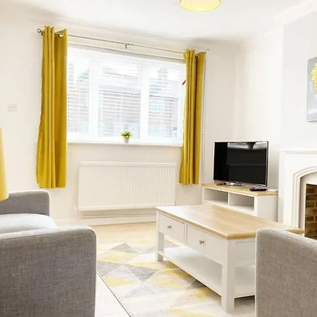 Bristol House Free Parking & Airport & M1 & Contractor-3